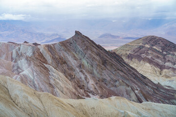 Naklejka premium hikink the golden canyon - gower gulch circuit in death valley, california, usa