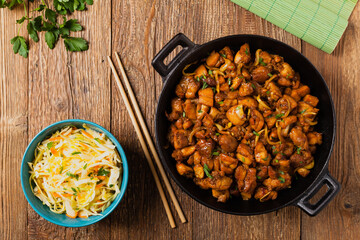 Sweet, caramelized fried chicken with soy sauce in Vietnamese.