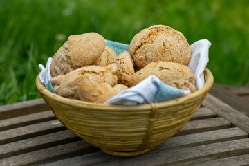 Brotkorb im Garten