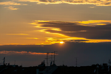 Obraz premium Tramonto sui tetti di San Siro (Milano)