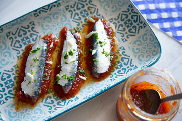 Sardines with tomato and garlic