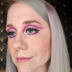 1960s Makeup with a Cut Crease and Big Lashes