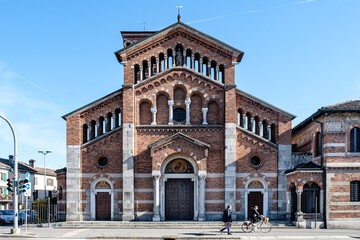 Fototapeta na wymiar Lodi, facciata chiesa