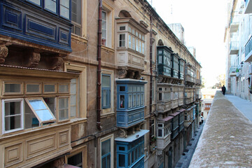Fototapeta na wymiar old flats buildings in valletta (malta) 