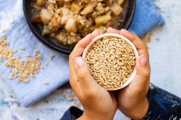 Whole ripe oats seeds cereal.