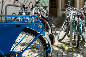 Fototapeta na wymiar luggage rack of a blue bicycle in the city