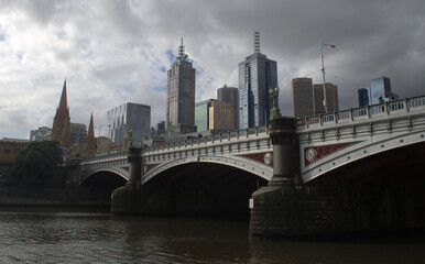 Fototapeta premium Princess bridge and skycrapers of Melbourne business district at the back