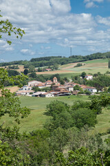Fototapeta na wymiar Le village de Mantaille près d'Anneyron dans la Drôme des collines
