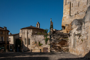 Fototapeta na wymiar Saint-Emilion monolithic church square. France