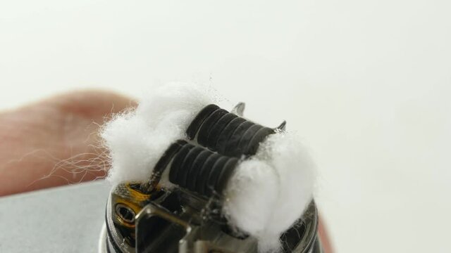 Vaping atomizer with clapton coil is working.