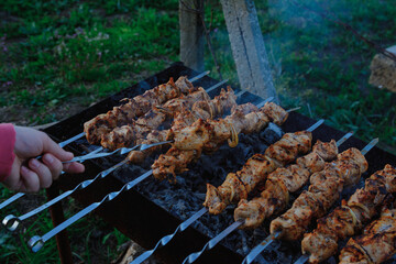 Fry kebabs mounted on skewers. Below are hot charcoals.