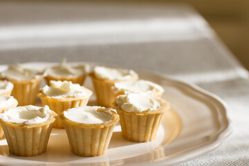 Tartlets with custard or cottage cheese.