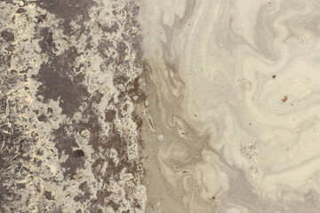 strukturierte Textur aus Wasser, gelben Blütenpollen und  Schmutz für Hintergrund und Untergrund