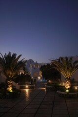 Obraz premium Alley way in one of the streets in Santorini during dusk