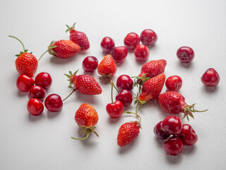 Obraz na płótnie Canvas Bright mix of red cherries and strawberries