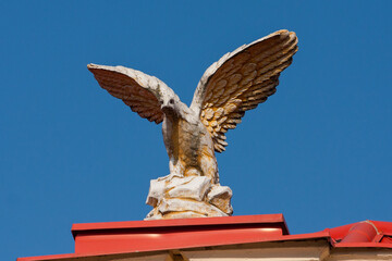 Sieniawa - rzeźba orła