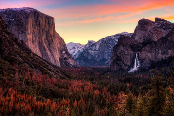 Morning Sunrise on the Valley, Yosemite National Park, California