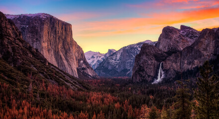 Naklejka na ściany i meble Morning Sunrise on the Valley, Yosemite National Park, California