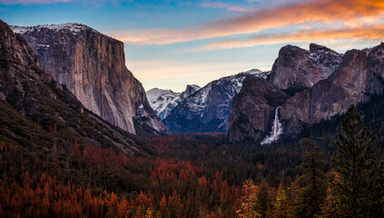 Morning Sunrise on the Valley, Yosemite National Park, California