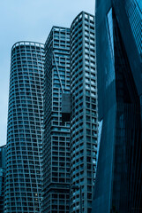 Obraz premium Edificios en hora azul