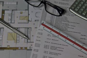 Naklejka na ściany i meble Concepto de medición y presupuesto de arquitectura, calculo del coste inicial de obra. Financiación, prestamos, tasaciones 