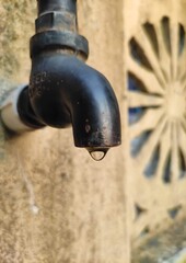 Water drop old water tap