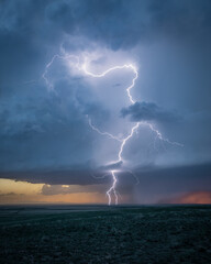Naklejka na ściany i meble Dramatic Lightning Storm on the Great Plains During Springtime