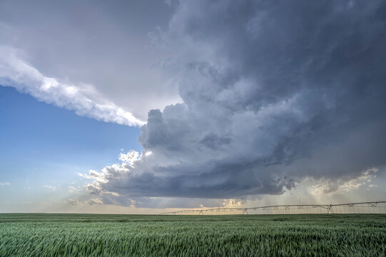 Dramatic Lightning Storm on the Great Plains During Springtime © Laura Hedien