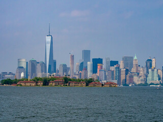 Obraz premium Ellis Island and Manhattan seen from Liberty State Park, Jersey City, New Jersey