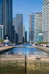 Naklejka premium Londyn, Wielka Brytania. Canary Wharf City of London widok na biura i budynki usług finansowych podczas wybuchu pandemii koronawirusa COVID-19.