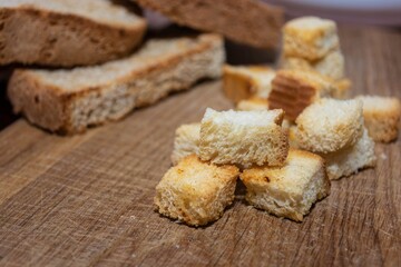 Dry bread cubes on the kitchen board.