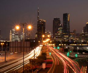 Fototapeta na wymiar traffic in Dubai at night