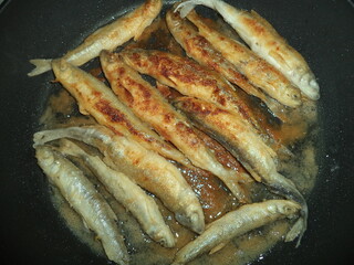 fried fish smelt in a pan