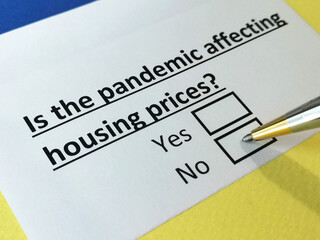 Obraz premium One person is answering question about pandemic effects on housing prices.