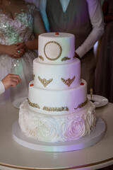 Obraz na płótnie Canvas wedding cake bride and groom