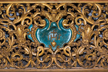 Nicholas Basilica, decoration in gilded wood altar with Catholic effigies