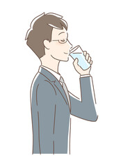 コップの水を飲む男性の横顔