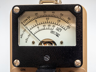 Count per minute scale and microSIevert per hour scale on Dial display of Radiation survey meter