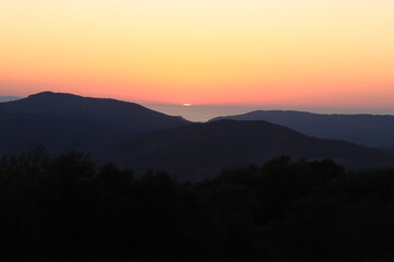 Entorno de paisajes del Monte Adarra próximo a la puesta de sol
