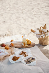 Picnic on the beach © 4Media Creations