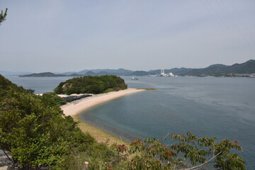 日本の広島県の大久野島の美しい海