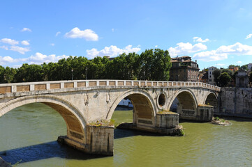 Naklejka premium Bridge over the Rome river with arches 
