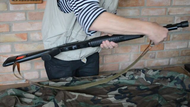 Disassembly  12-gauge rifle (pump action shotgun)
