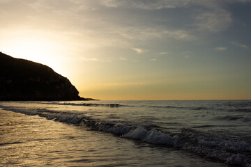 Fototapeta na wymiar amanecer en la playa 