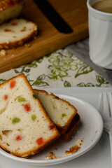 fruit cake and tea 