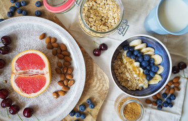 Healthy breakfast with berries, yogurt and oat flakes.