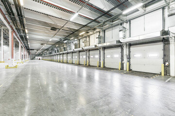 Obraz premium Interior of empty warehouse or garage