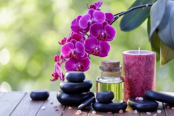 Abwaschbare Fototapete Spa-Stillleben mit Orchidee, Zen-Steinen und Öl © BarTa