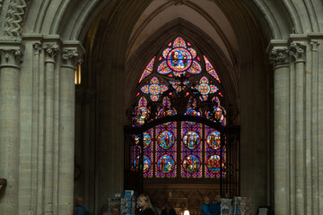 Kirchenfenster in der Kathedrale von Bayeux