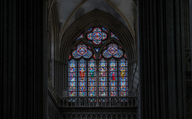 Kirchenfenster in der Kathedrale von Bayeux